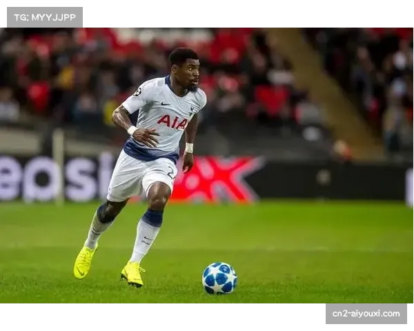 埃莫森5次解围 意大利边卫防守稳健